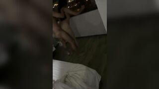 Ả khẩu dăm tục tĩu: "Đ!t nát lồn em đi". Khiếp! mí nhỏ làm gái dăm dãng zị!