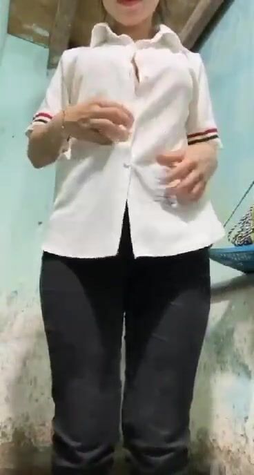 Thủ dâm vú bự