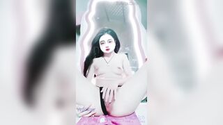 Thuý Phạm lộ clip thủ dâm . Quằng quại ưỡn ẹo rồi vẫy bướm trong sung sướng