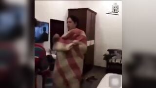 Ăn vợ ăn cả con gái của vợ, quá ngon