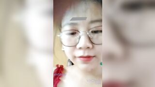 Hết học sinh h đến cô giáo tiểu học thủ dâm luôn trong lớp