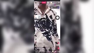 Full clip vợ long9 ngón lộ lồn lông trên live Tiktok