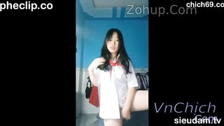 Cô bé quàn khăn đỏ thủ dâm lồn ko hề nhỏ ngon vl ra