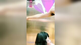Độc lạ, Djt nhau trước cửa thang máy bị phát hiện vẫn djt nhau