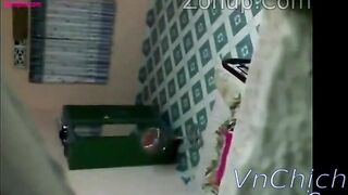 Quay lén được cảnh ông chủ trọ địt em sinh viên phòng bên để được miễn phí tiền phòng