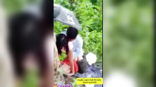 Quay lén Đang đi vô tình dã ngoại thấy cặp đôi địt nhau -