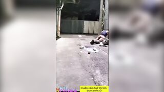 Ông chú bụng phệ đụ bé gái vô gia cư ngủ ngoài đường 2