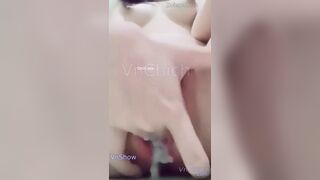 Ngon vcl, Bé học sinh lồn non trốn vào toilet chát sex thủ dâm bị phát hiện