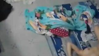 Quay Lén Chị Gái Thủ Dâm