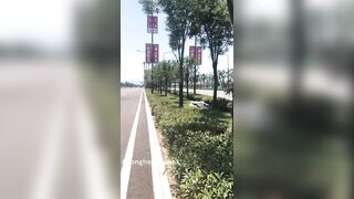 Y83vZ - Em Học Sinh Ra Giữa Đường Tụt Quần Áo Nhảy Cho Mọi Người Xem Lồn Vú