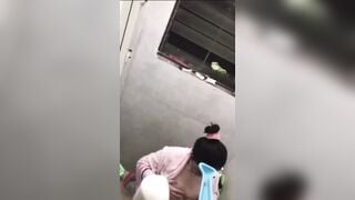 Quay lén em sinh viên vú to tắm