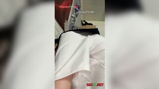 Đang xem sex sục cu thì bị con bạn thân phát hiện đè ra djt sướng vãi