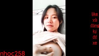 Em gái mới lớn ở nhà một mình nứng lồn quá thủ dâm cho bớt ngứa lồn 51