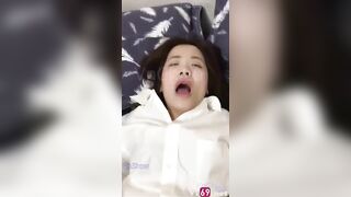 bình thường toàn tự móc lồn lần đầu được địt sướng trợn cả mắt