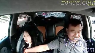 Em gái xin đi nhờ xe bằng cách cho anh tài xế bóp vú móc lồn