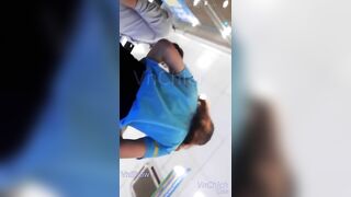 Quay lén em gái làm ở điện máy xanh lòi hết lông lồn ra ngoài si líp dâm vkl