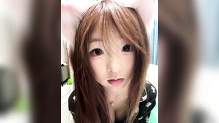 Em học sinh loli vú to hang non thủ dâm