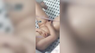Phát hiện em gái phòng bên đang thủ dâm sv gọi trêu làm em giật cả mình