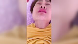 Máy bay bối rối vì đang trong cơn sướng mà thằng em cứ quay phim