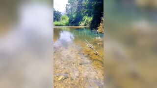 Em gái đi tour bị mấy anh địt tung lồn từ sáng đến tối