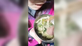 Vcl, Ăn mì còn lấy chim chấm vào mì rồi bú viêm chết cụ m