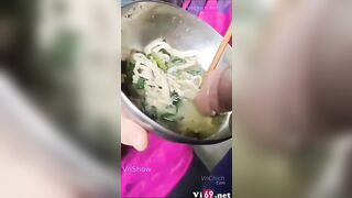 Vcl, Ăn mì còn lấy chim chấm vào mì rồi bú viêm chết cụ m