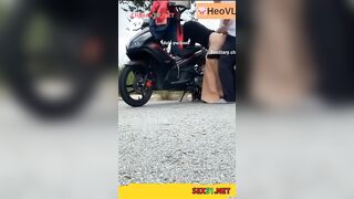 Độc lạ, Chở cô giáo ra giữa đường lút cán djt nhau đái ra đường