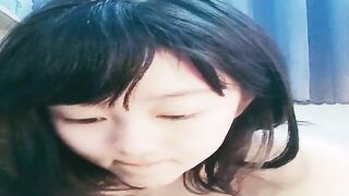 Bé học sinh cặp vú phụ huynh