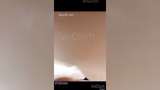 Mời bạn sang nhà chơi mà bạn đè luôn con vợ mình ra bạn địt cay đ chịu được