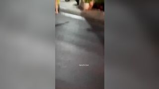 Full Clip Gái Nước Ngoài (Nga) Khoả Thân Đi Bộ Giữa Phố Nha Trang