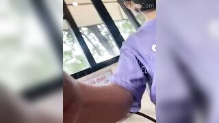 tina995 ra quán cafe vừa show lồn vừa làm việc cho mát