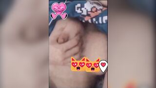 Học sinh bị anh trai ép bóp ngực cho xem