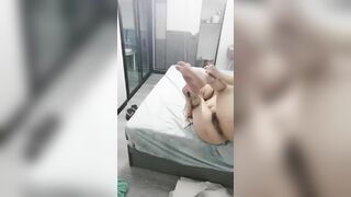 Trói tay chân vào rồi tra tấn cái lồn mọng nước này