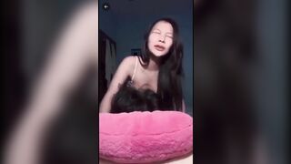Cho bạn thân địt bú lồn mồi khi bạn trai đi làm ,địt không bao bắn tinh vào lồn
