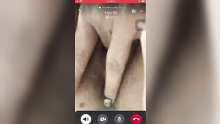 Chị gái về nhà nứng lồn quá gọi video call thủ dâm cho sướng lồn
