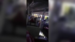 Tranh thủ giúp ba trên xe