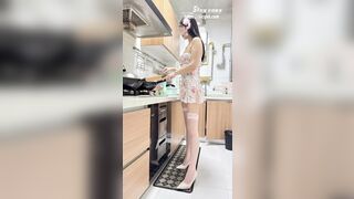 chị gái có một hậu môn mượt mà và mịn màng mà không cần bao cao su. hai lỗ được chèn