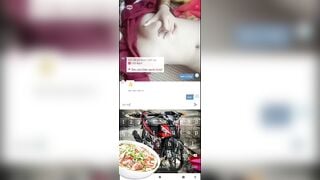 Mini chat gặp em gái show vú tròn bím múp