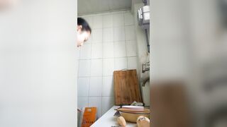 EM GÁI THỦ DÂM BẰNG KHOAI(TELE: HOCSINHTOICO)