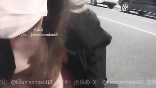 em gái khỏa thân ngoài đường