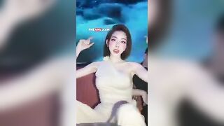 Hoàng Ngọc Chinh, Album e học sinh chát sex thủ dâm lồn ngon