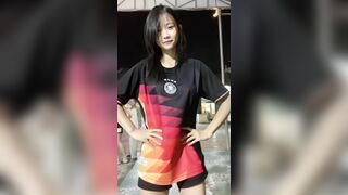 gái cởi áo