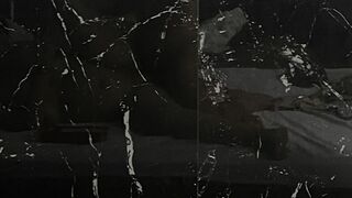 Đeo tai phone nghe tiếng rên của em ấy