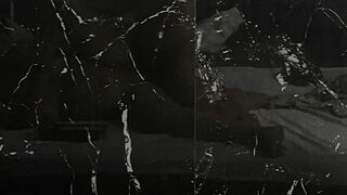 Đeo tai phone nghe tiếng rên của em ấy
