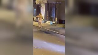 Hot nhất Nha Trang tối qua, ngáo đá ra đường dí lồn vào mặt người lạ