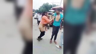 Sao lại tụt quần đánh nhau như thế này  Hóng Hớt Đường Phố