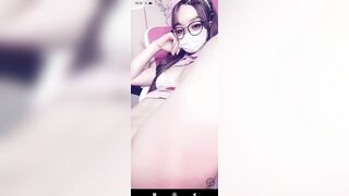 Em gái n*** sâu l** xong móc