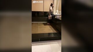 Độc lạ, E lễ tân rửa tay khoả thân nhờ khách bóp vú r djt nhau sướng vl