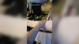 Gạ địt em gái mới lớn trong phòng karaoke đang đợi bạn đến