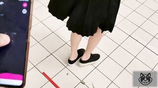 Em gái nhét sextoy vào lồn đi siêu thị sướng rỉ nước ra sàn